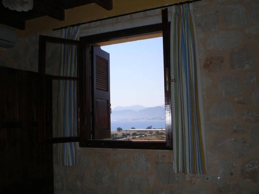Ville Du Soleil - Exclusive Homes With Rustic Charm And Sensational Views Of The Mediterranean Sea Makrýgialos Eksteriør bilde